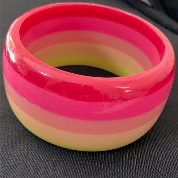 Banded colorful acrylic Bracelet - Picture 2 of 2